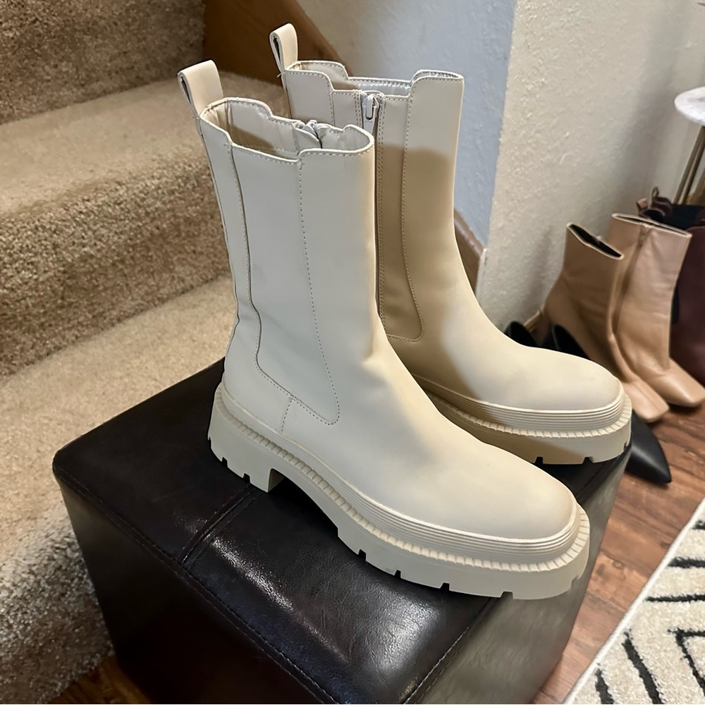 Zara | Chelsea Rubberized Ankle Boots in Beige, size 38EU/8US